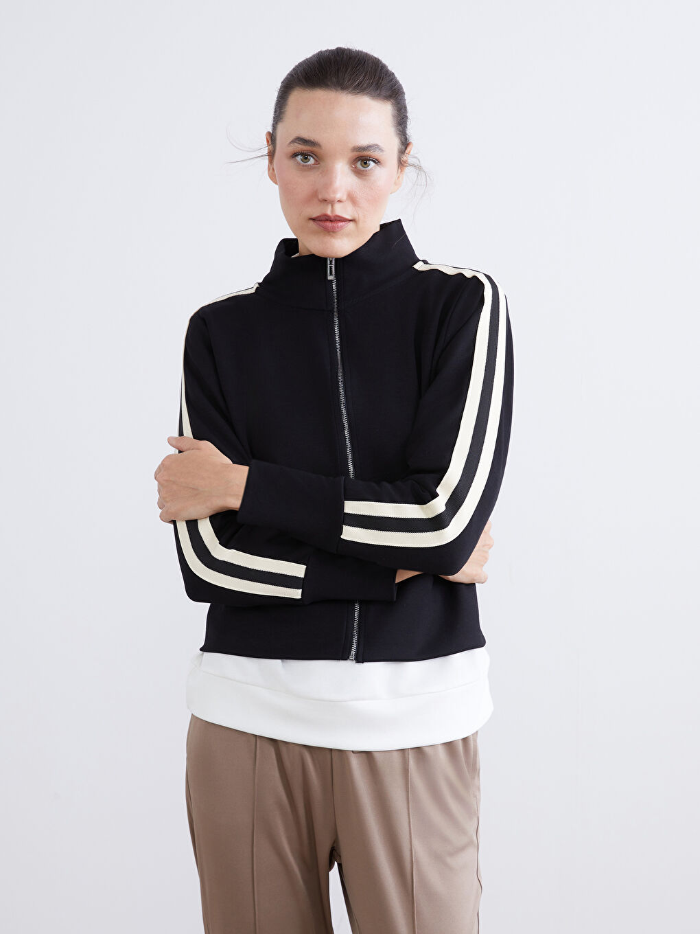 Siyah Dik Yaka Kadın Fermuarlı Sweatshirt