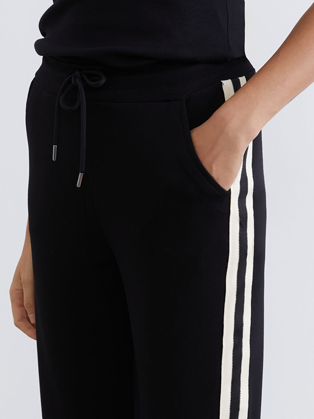 Siyah Şerit Detaylı Geniş Paça Kadın Eşofman Altı-5