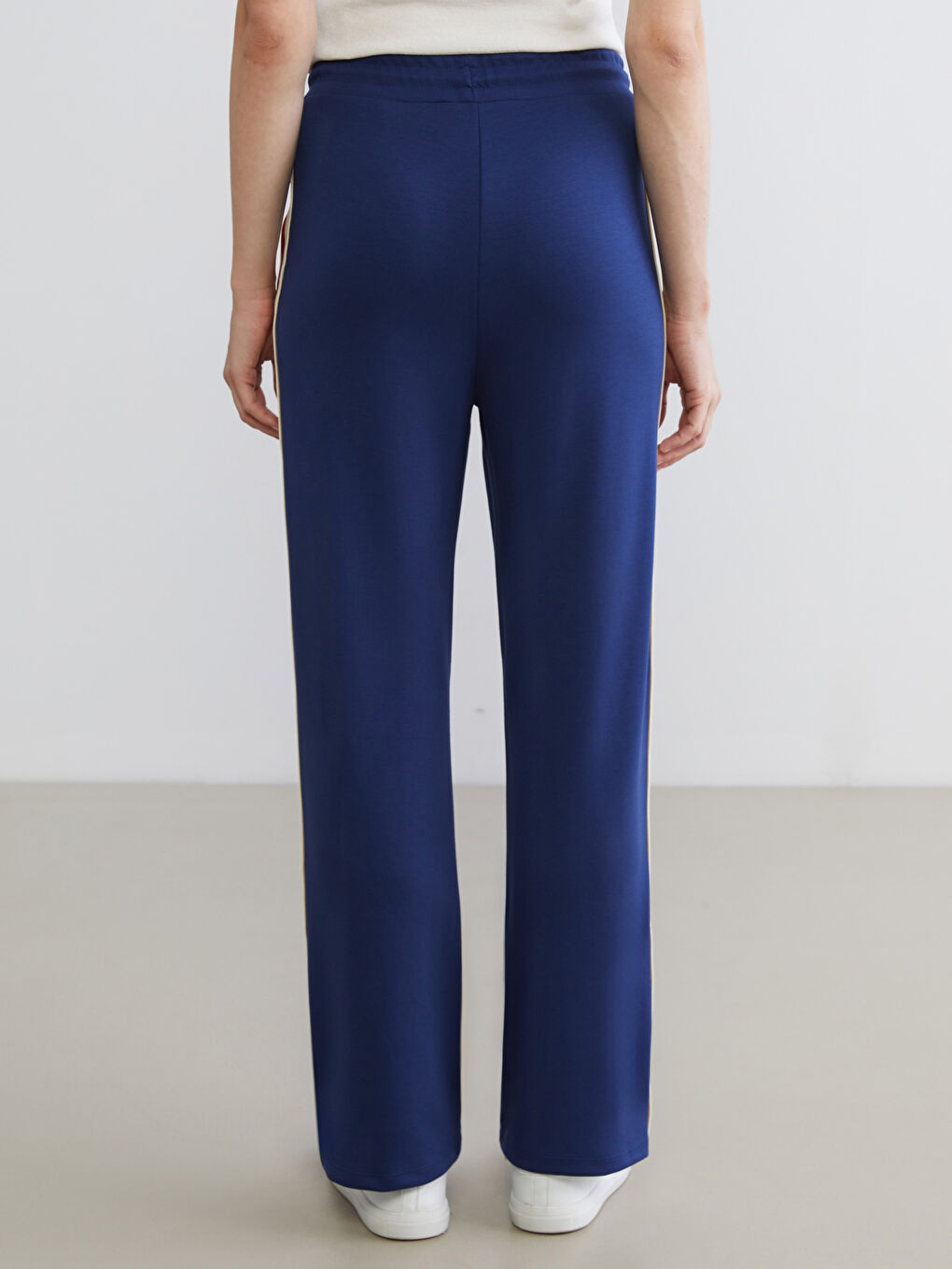 Woman NAVY Sweatpants-3