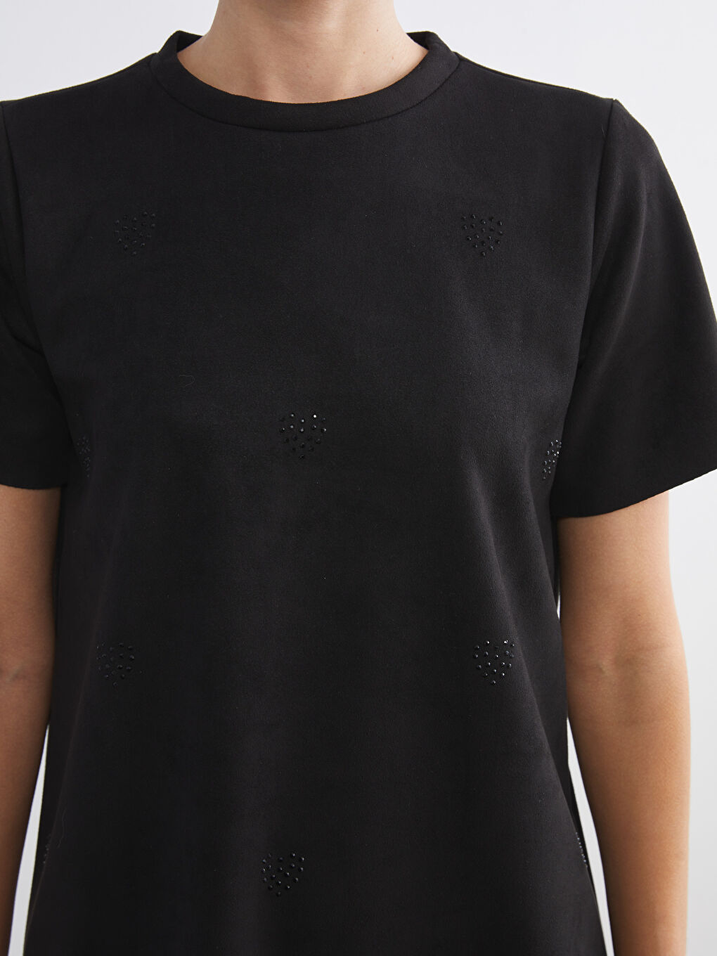 Siyah Bisiklet Yaka Taşlı Süet Mini Elbise-2