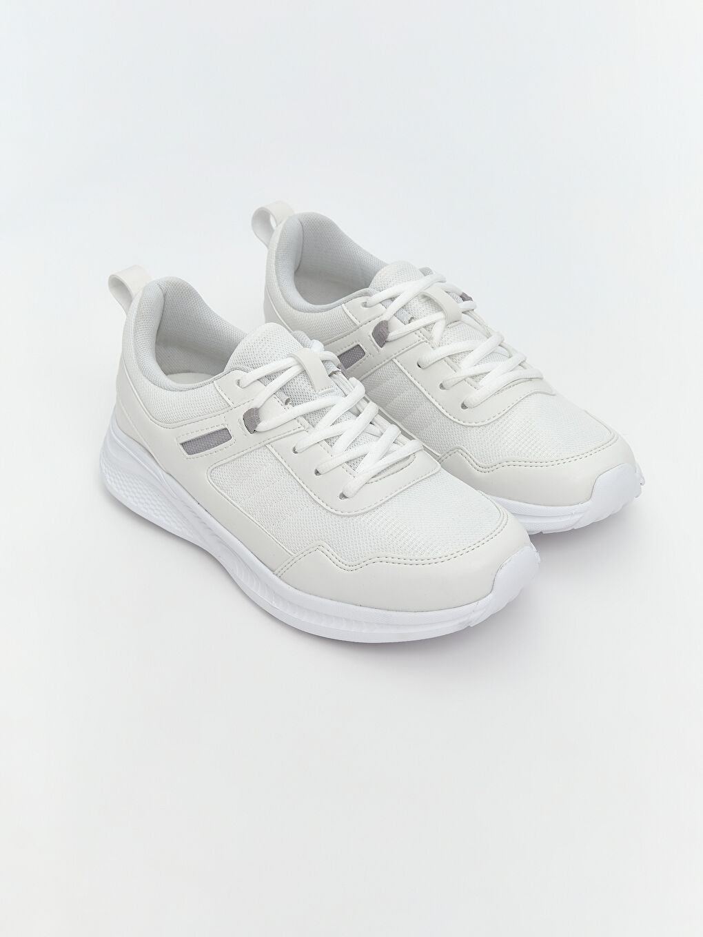 Beyaz Bağcıklı Kadın Spor Ayakkabı