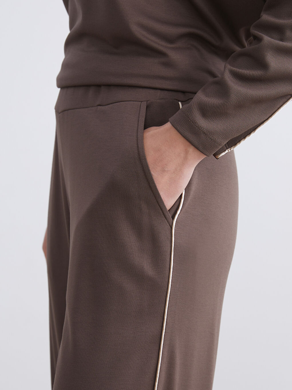 Kahverengi Beli Lastikli Kadın Eşofman Altı-2