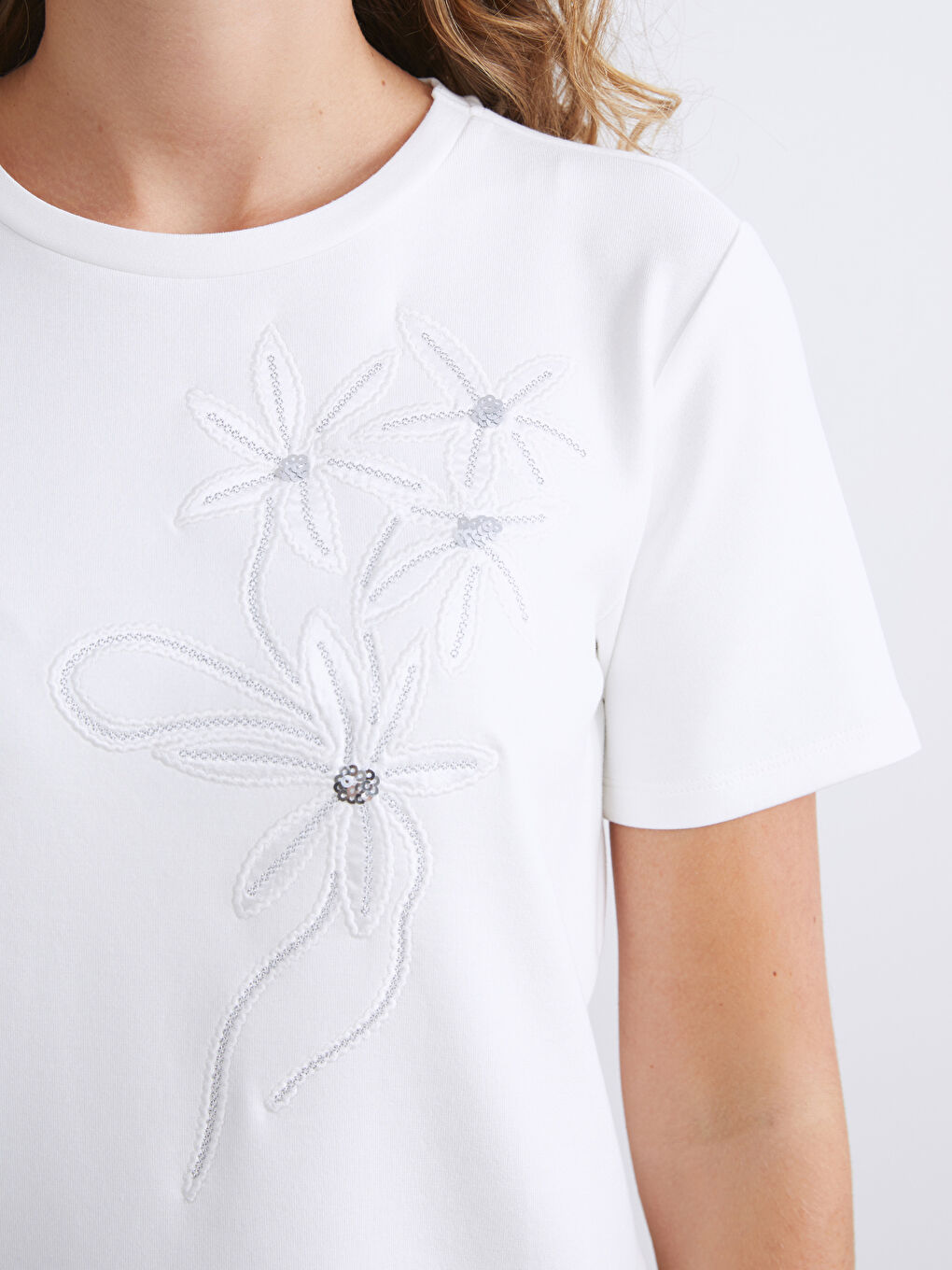 LCWAIKIKI Classic Crew Neck Embroidered Women's T-Shirt -W5KF25Z8-R9J