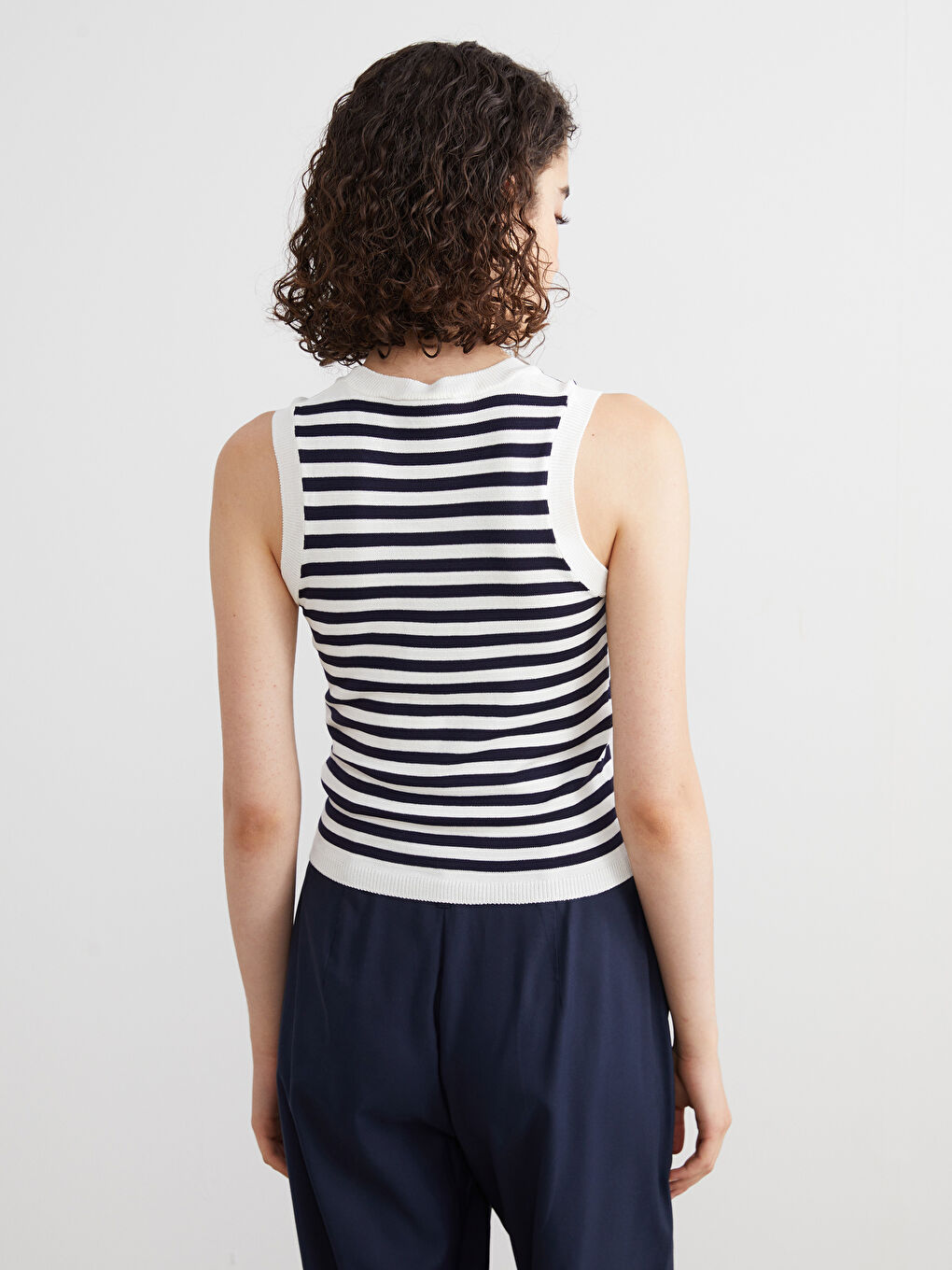 Crew Neck Striped Women's Knitwear Sweater Vest-3