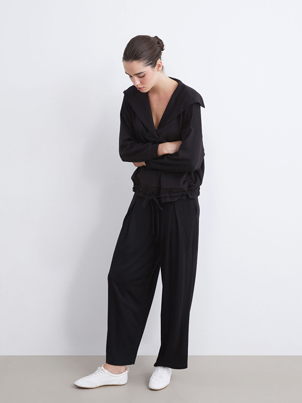 Siyah Beli Lastikli Geniş Paça Kadın Eşofman Altı