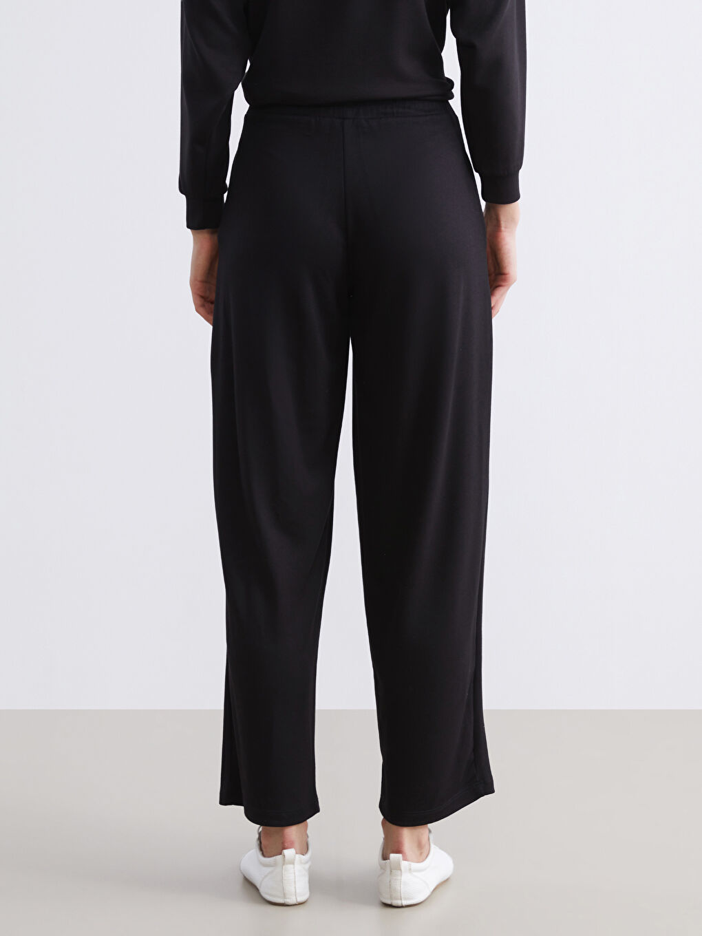 Siyah Beli Lastikli Geniş Paça Kadın Eşofman Altı-3