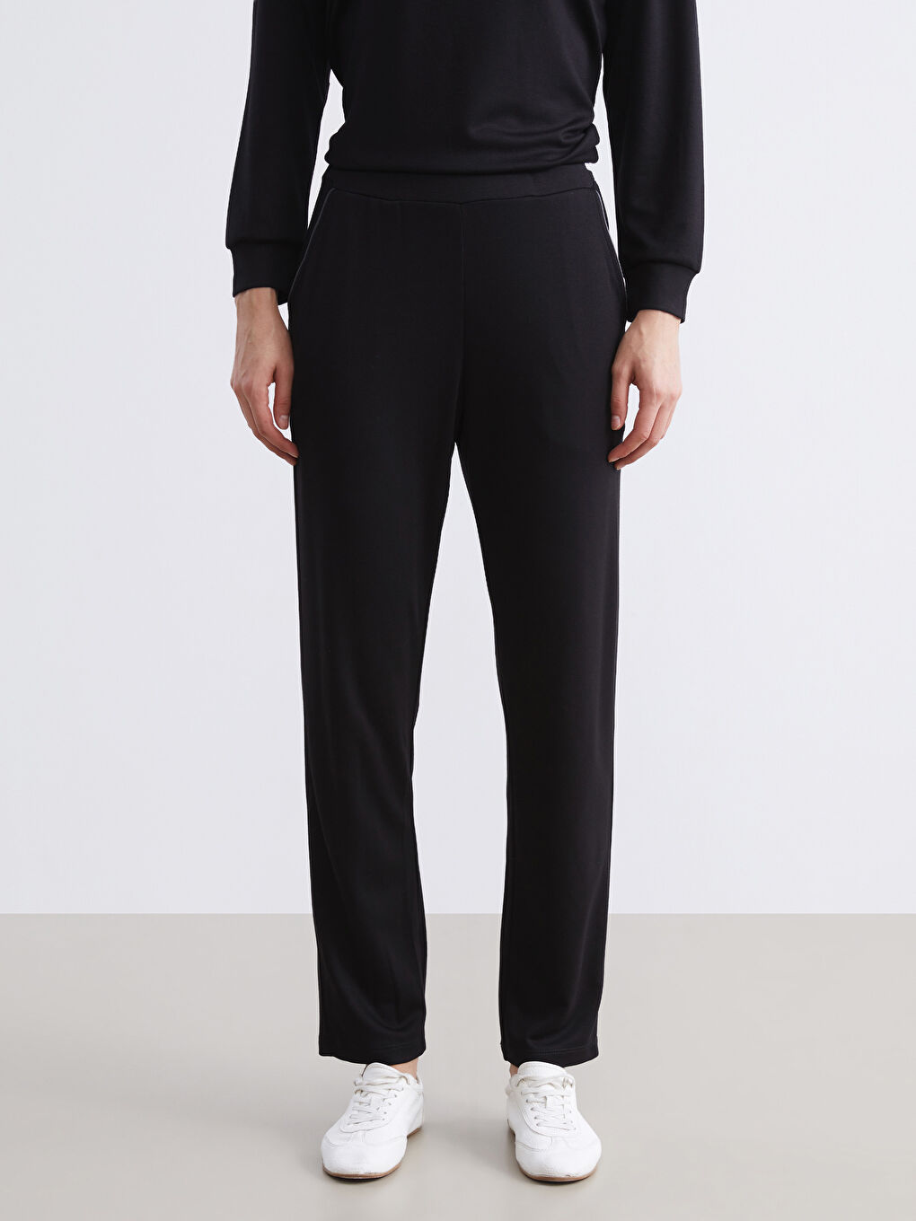 Siyah Beli Lastikli Kadın Eşofman Altı-1