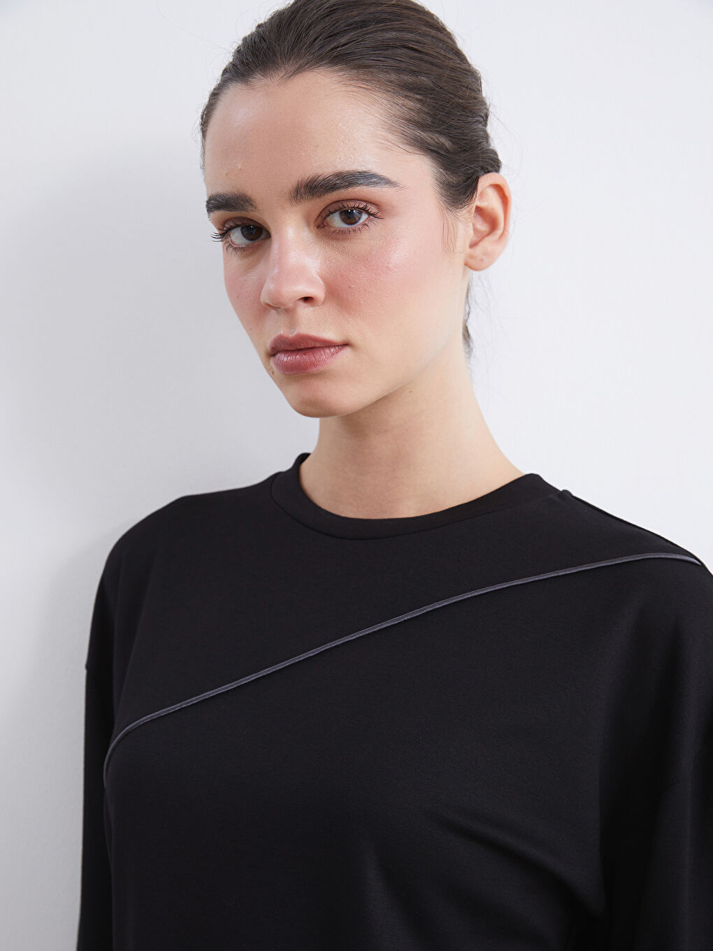 Siyah Bisiklet Yaka Kadın Sweatshirt-2