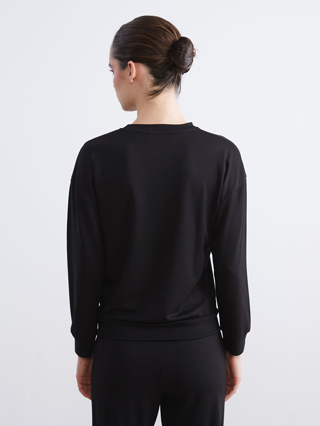 Siyah Bisiklet Yaka Kadın Sweatshirt-3