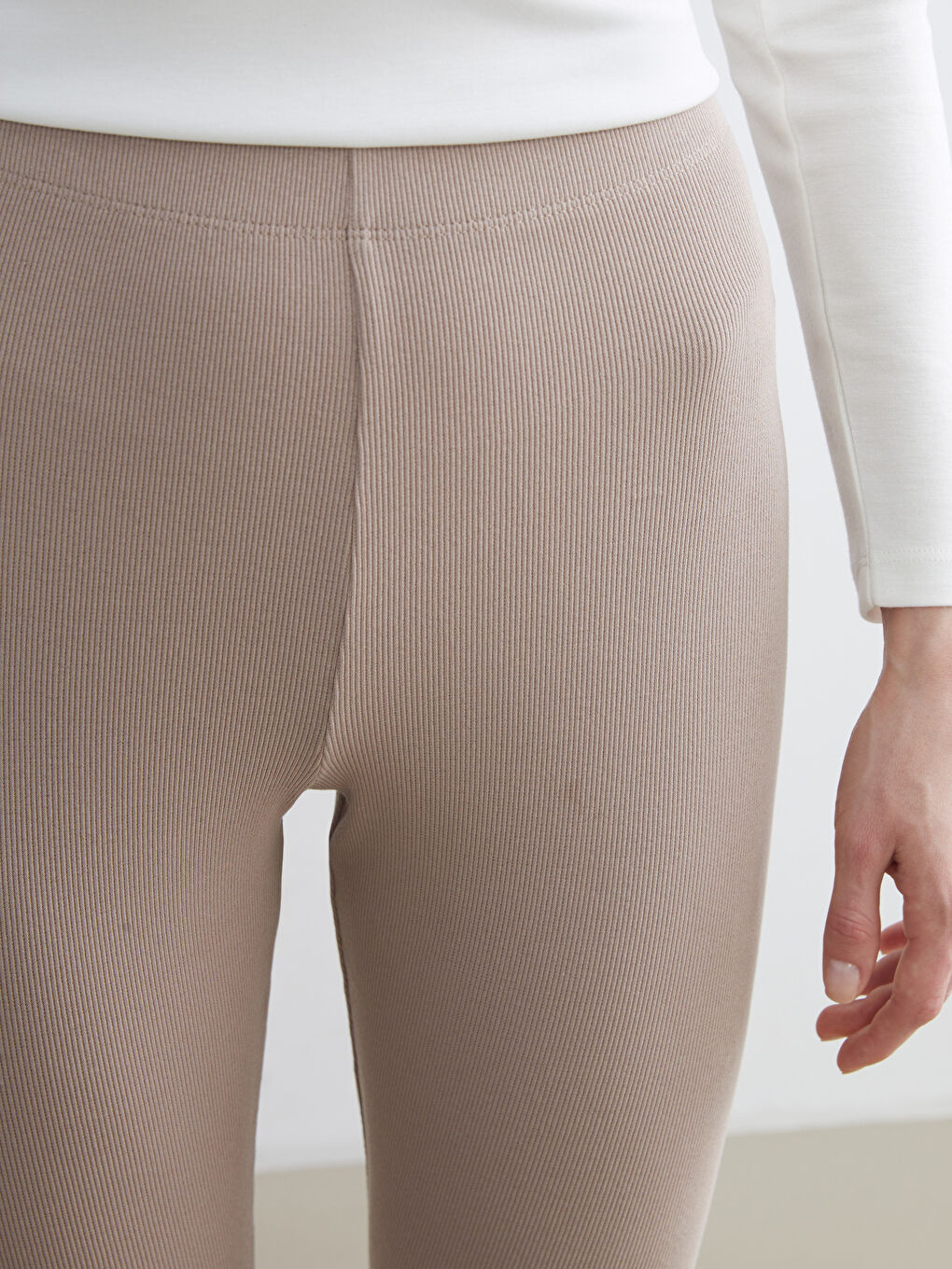 მაღალი წელის, ჭრილიანი დაბოლოებით, რიბირებული ქალის ლეგინსები-2