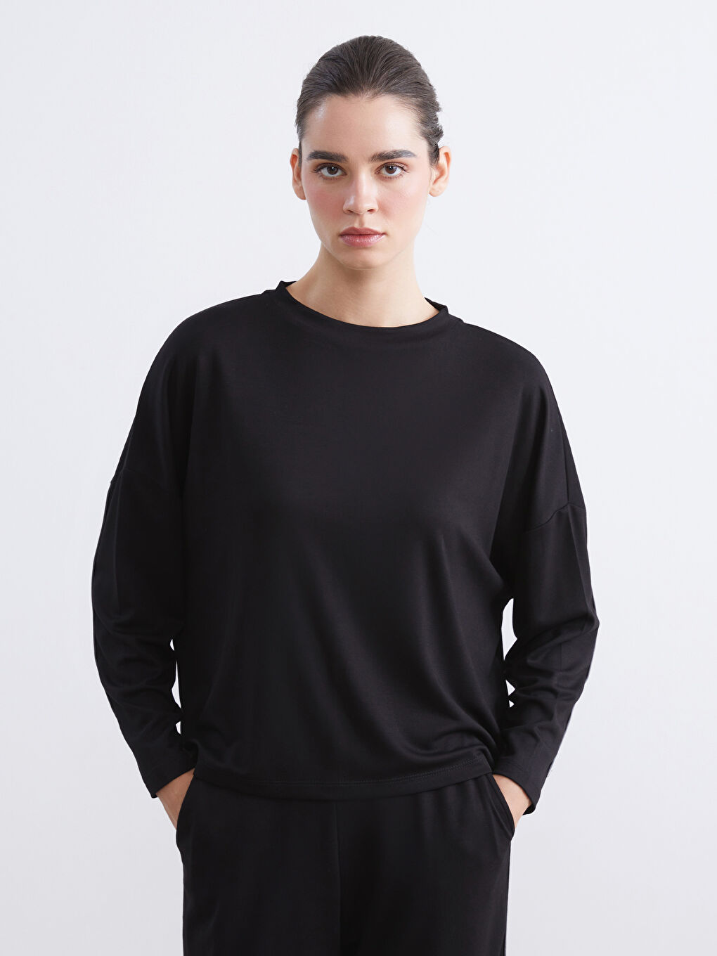 Siyah Bisiklet Yaka Kadın Sweatshirt