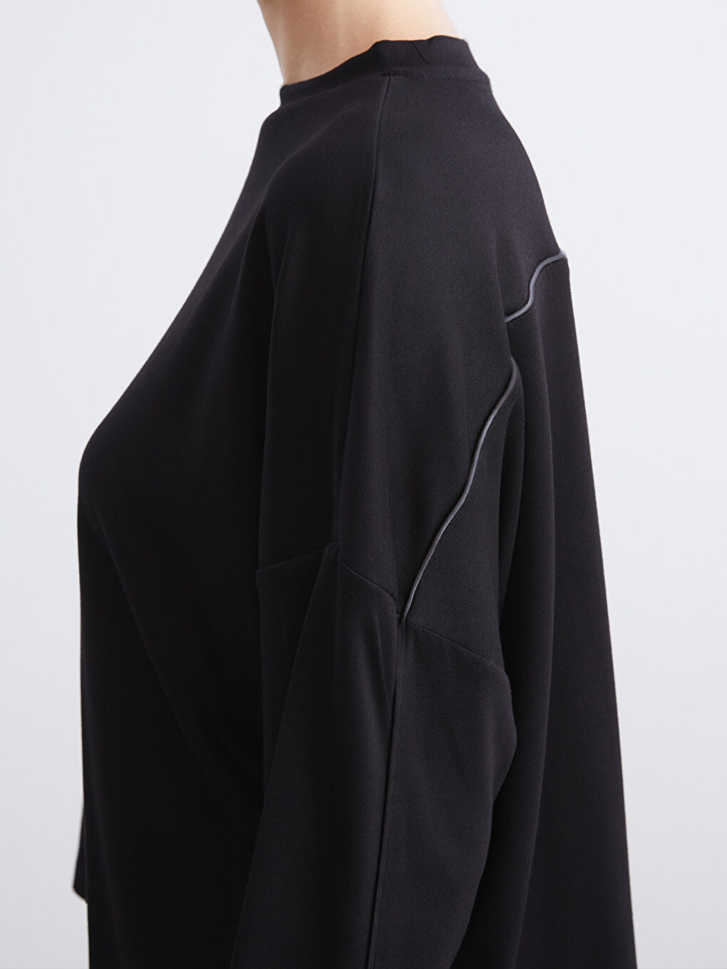 Siyah Bisiklet Yaka Kadın Sweatshirt-2