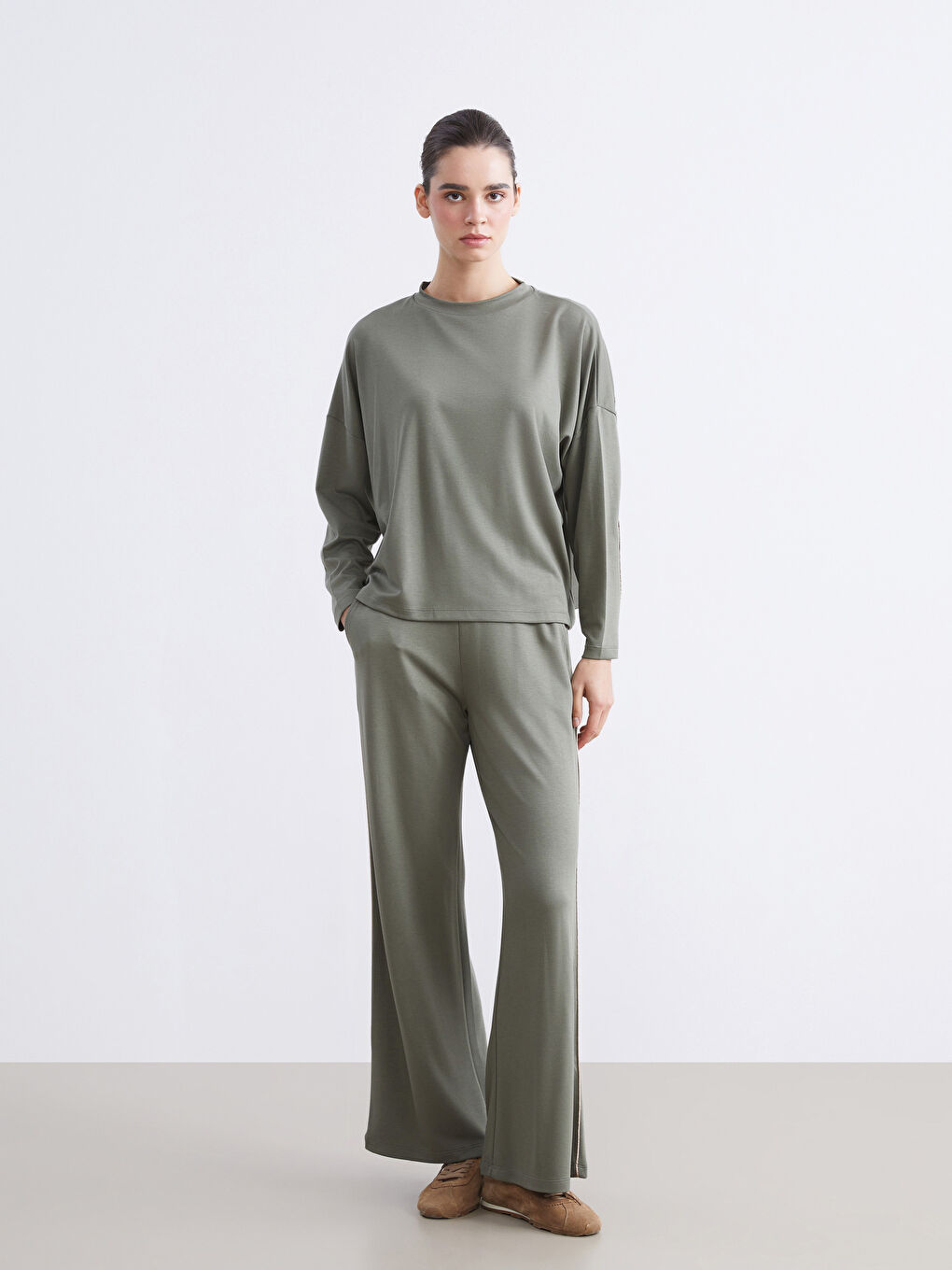 Haki Bisiklet Yaka Kadın Sweatshirt-1