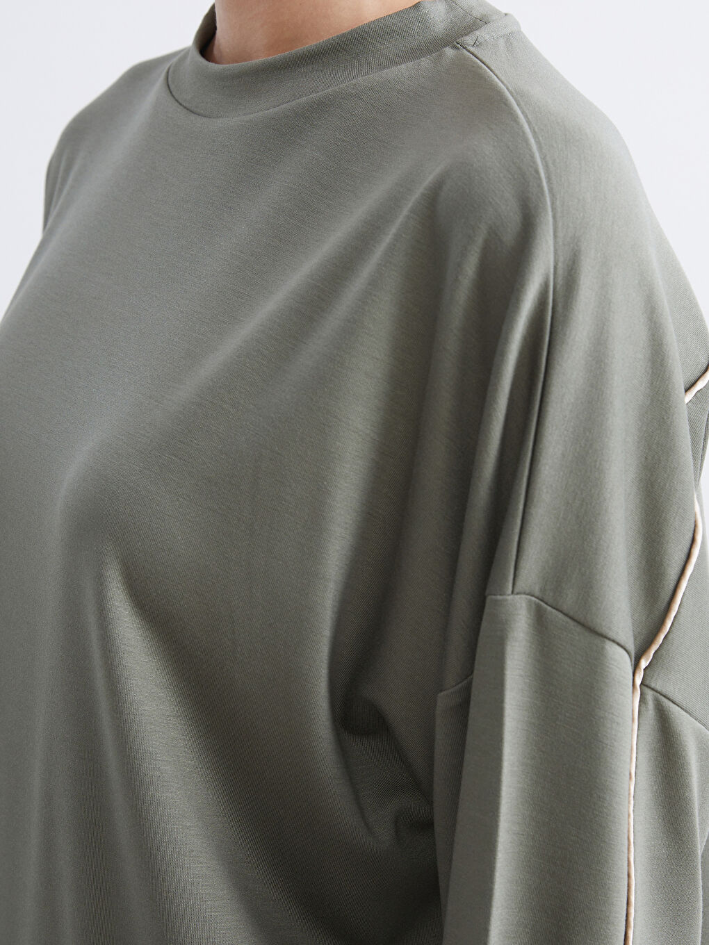 Haki Bisiklet Yaka Kadın Sweatshirt-2