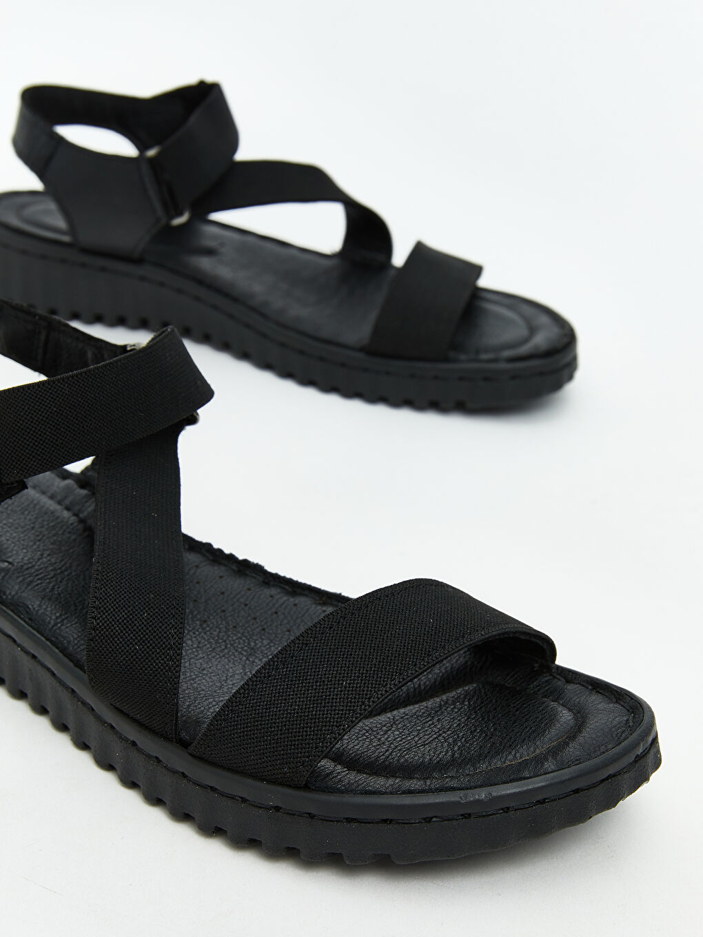 Siyah Çapraz Bantlı Kadın Sandalet-2