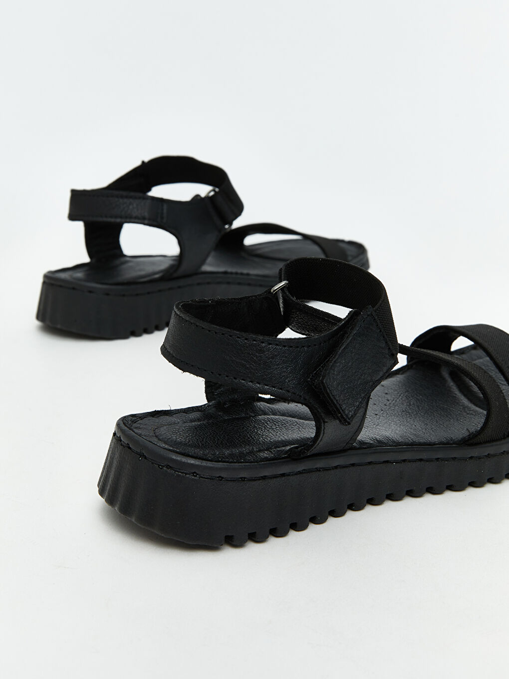 Siyah Çapraz Bantlı Kadın Sandalet-4