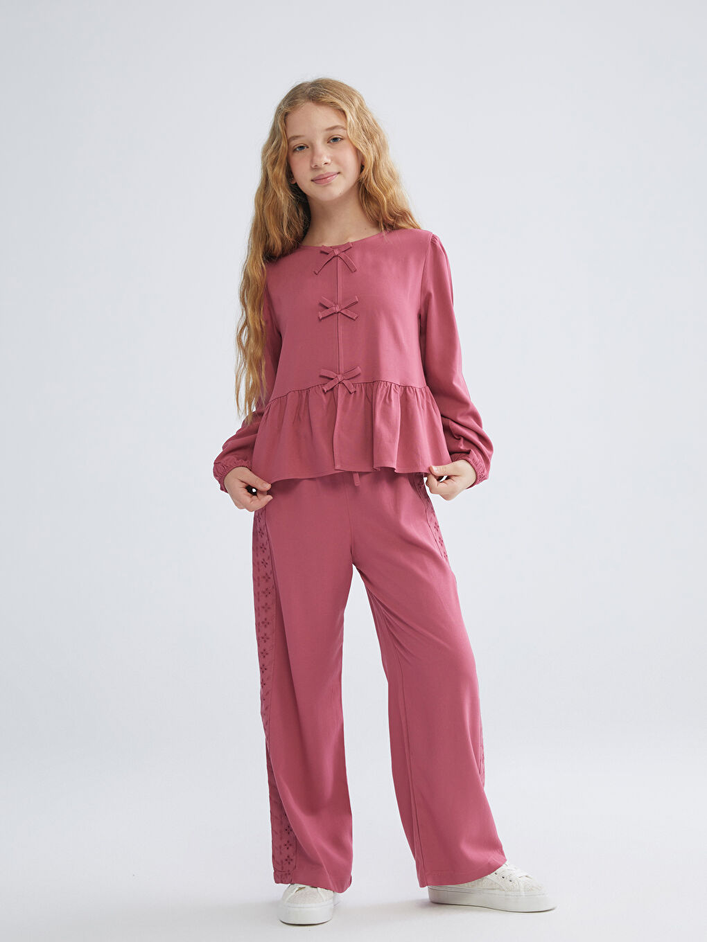 بلوزة للبنات بياقة دائرية وبفيونكة-1