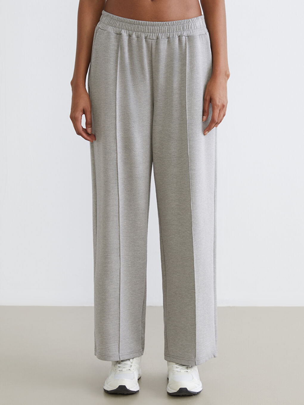 Gri Beli Lastikli Geniş Paça Kadın Eşofman Altı-1