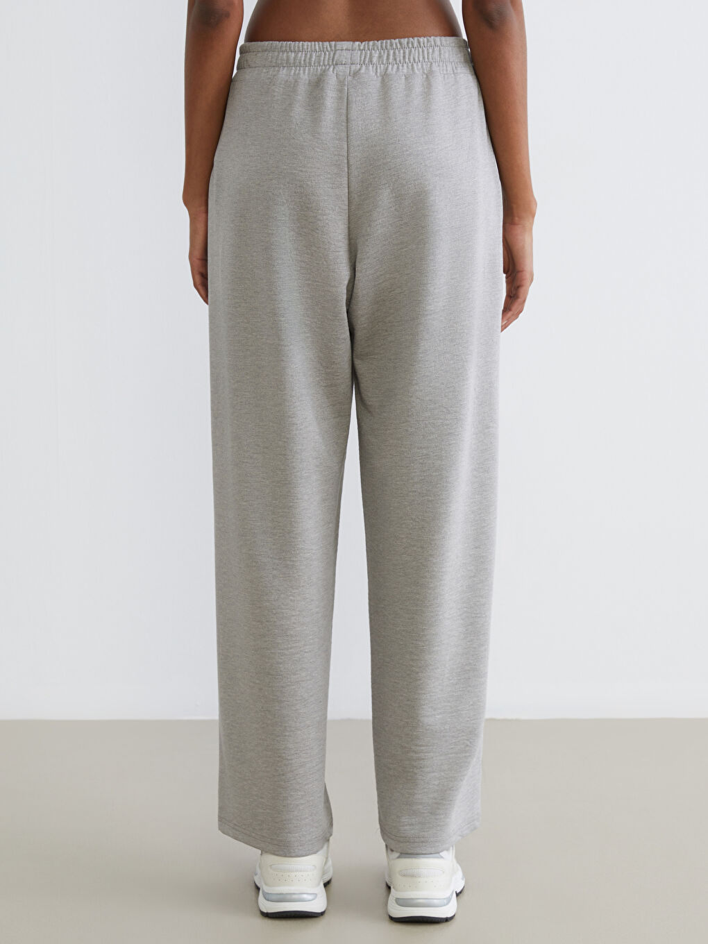 Gri Beli Lastikli Geniş Paça Kadın Eşofman Altı-3