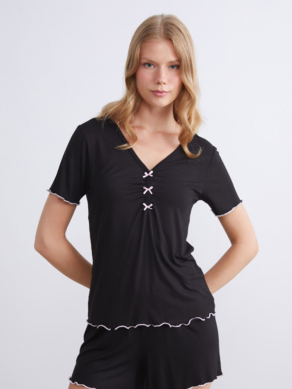 Siyah V Yaka Kadın Pijama Üstü