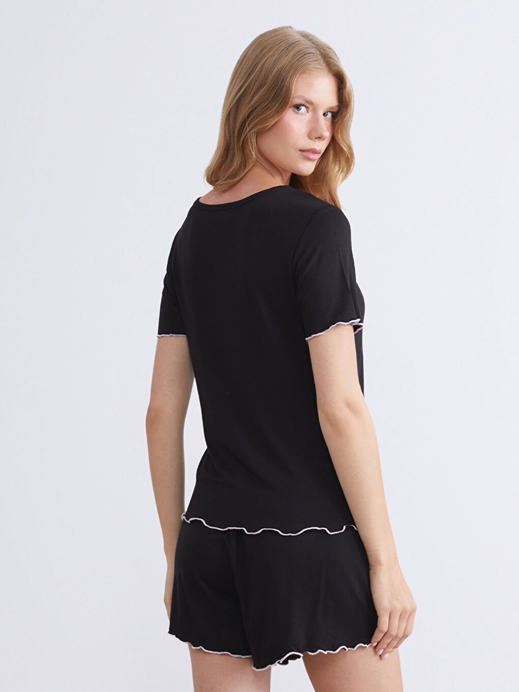 Siyah V Yaka Kadın Pijama Üstü-1