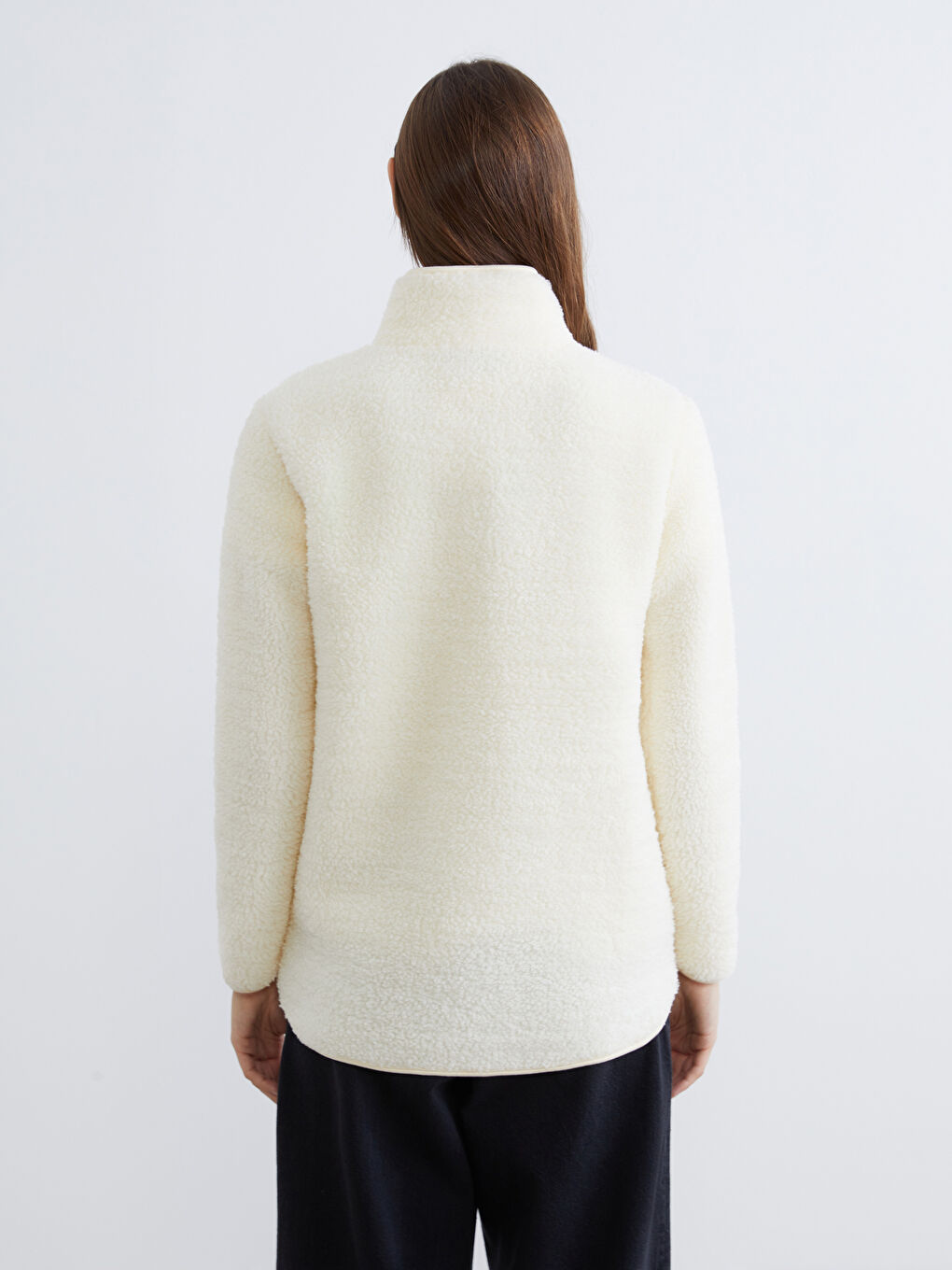 Bej Dik Yaka Kadın Pelüş Sweatshirt-3