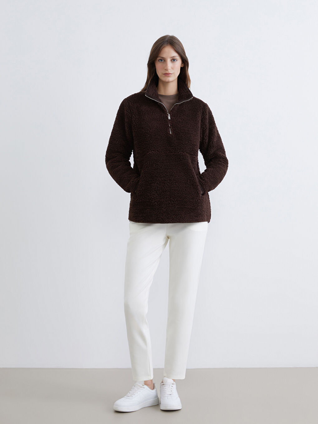 Kahverengi Dik Yaka Kadın Pelüş Sweatshirt-1