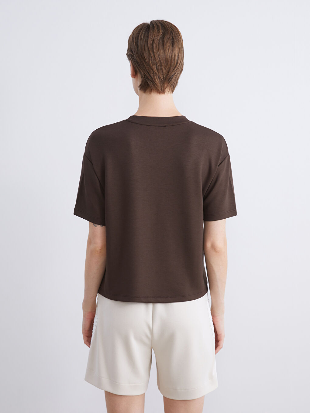 Kahverengi Bisiklet Yaka Kadın Tişört-3