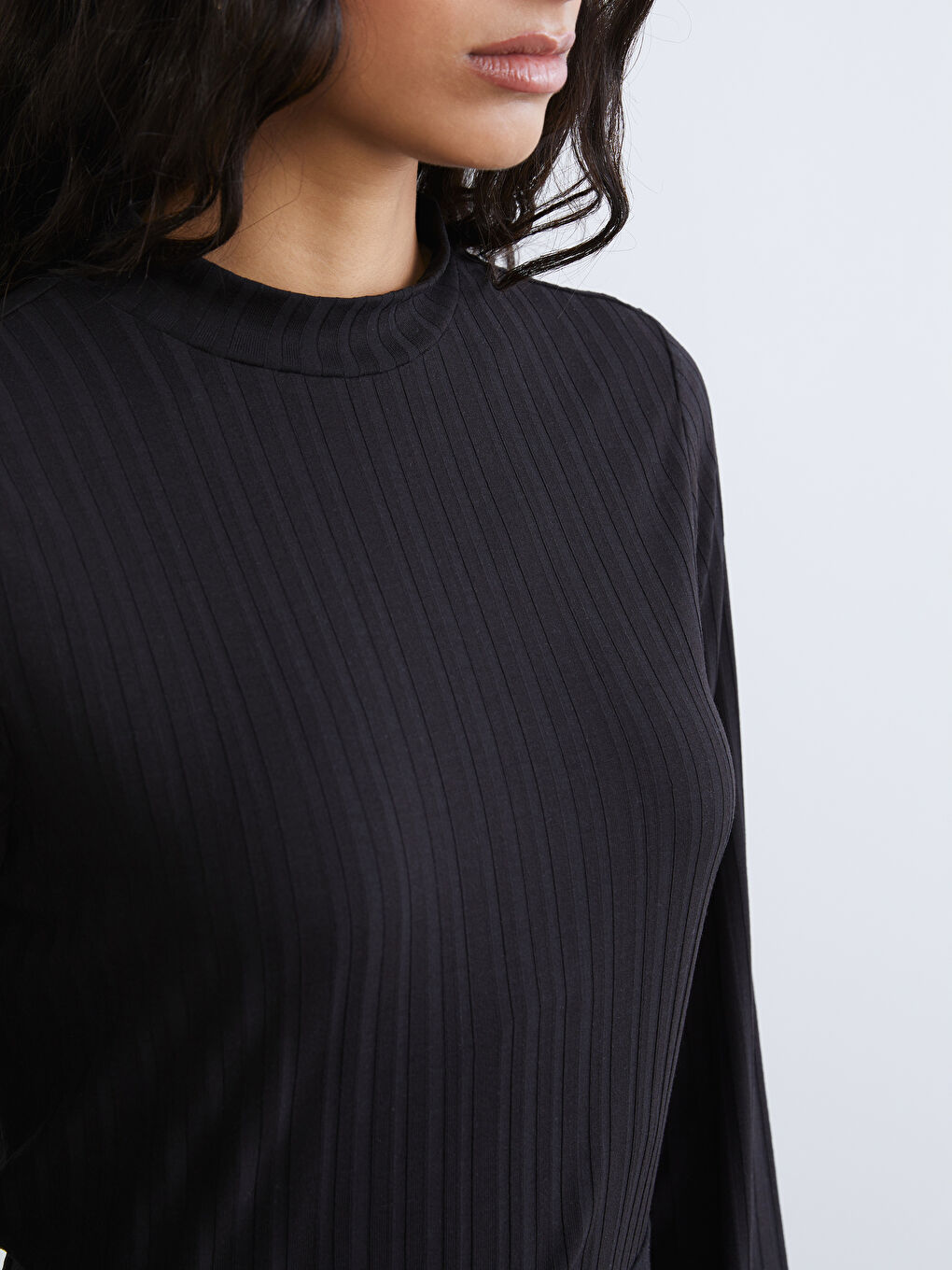 Siyah Dik Yaka Kadın Body-3