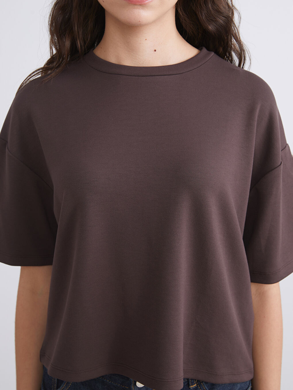 Kahverengi Bisiklet Yaka Kadın Tişört-2