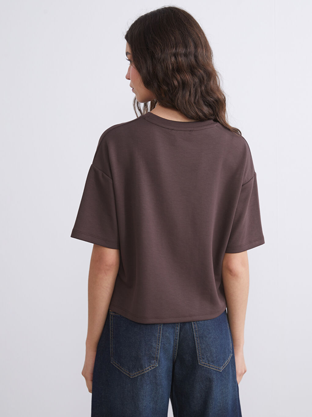 Kahverengi Bisiklet Yaka Kadın Tişört-3