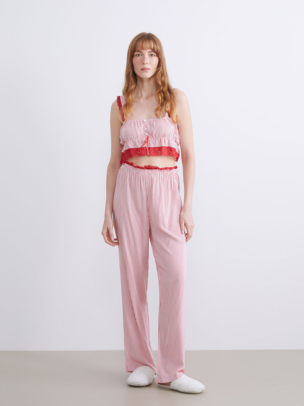 Beyaz Dantel Detaylı Kadın Pijama Takımı