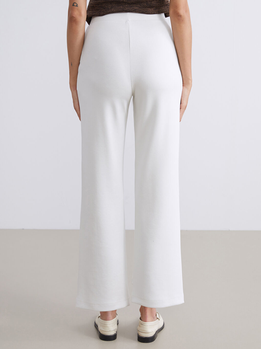 Bej Beli Lastikli Geniş Paça Kadın Eşofman Altı-3