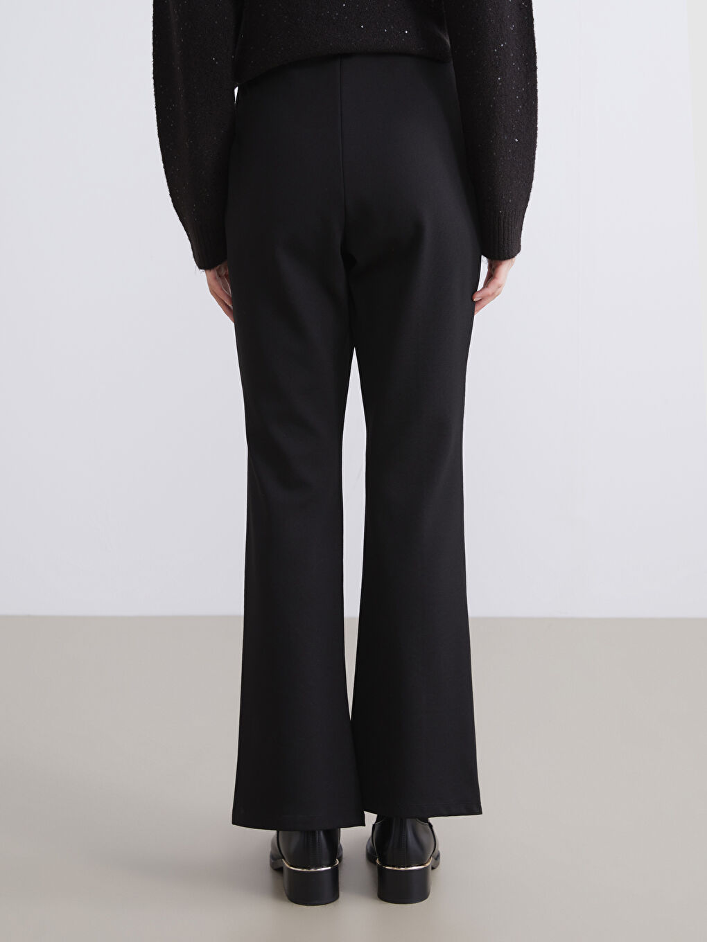 Siyah Beli Lastikli İspanyol Paça Kadın Pantolon-4