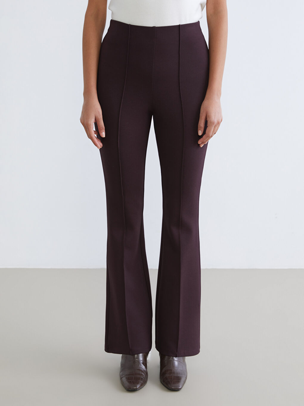 Bordo Beli Lastikli İspanyol Paça Kadın Pantolon-1