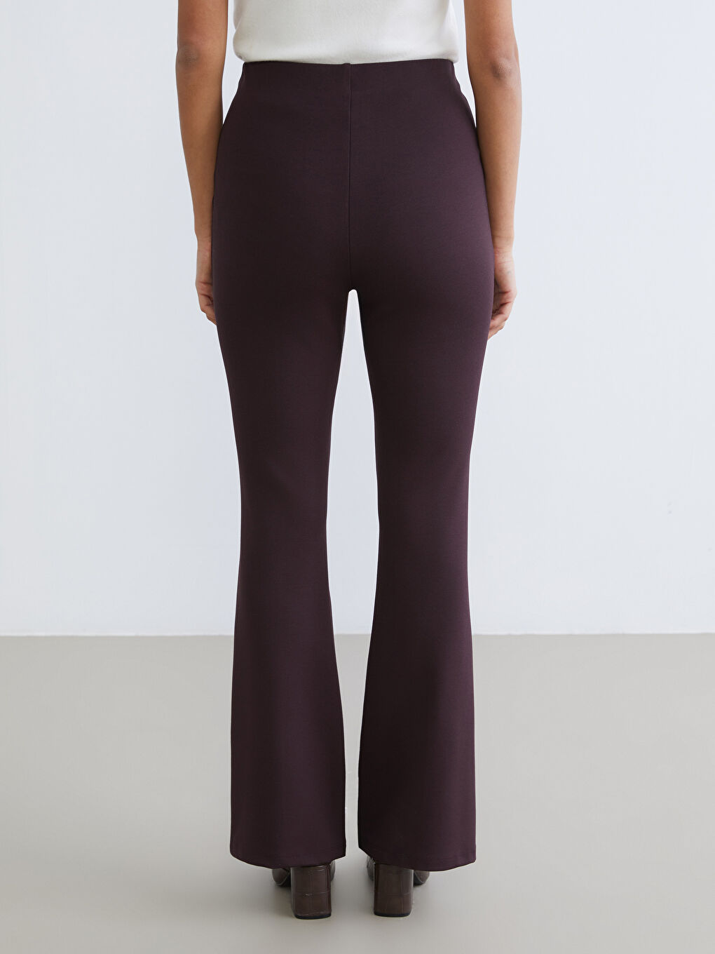 Bordo Beli Lastikli İspanyol Paça Kadın Pantolon-3