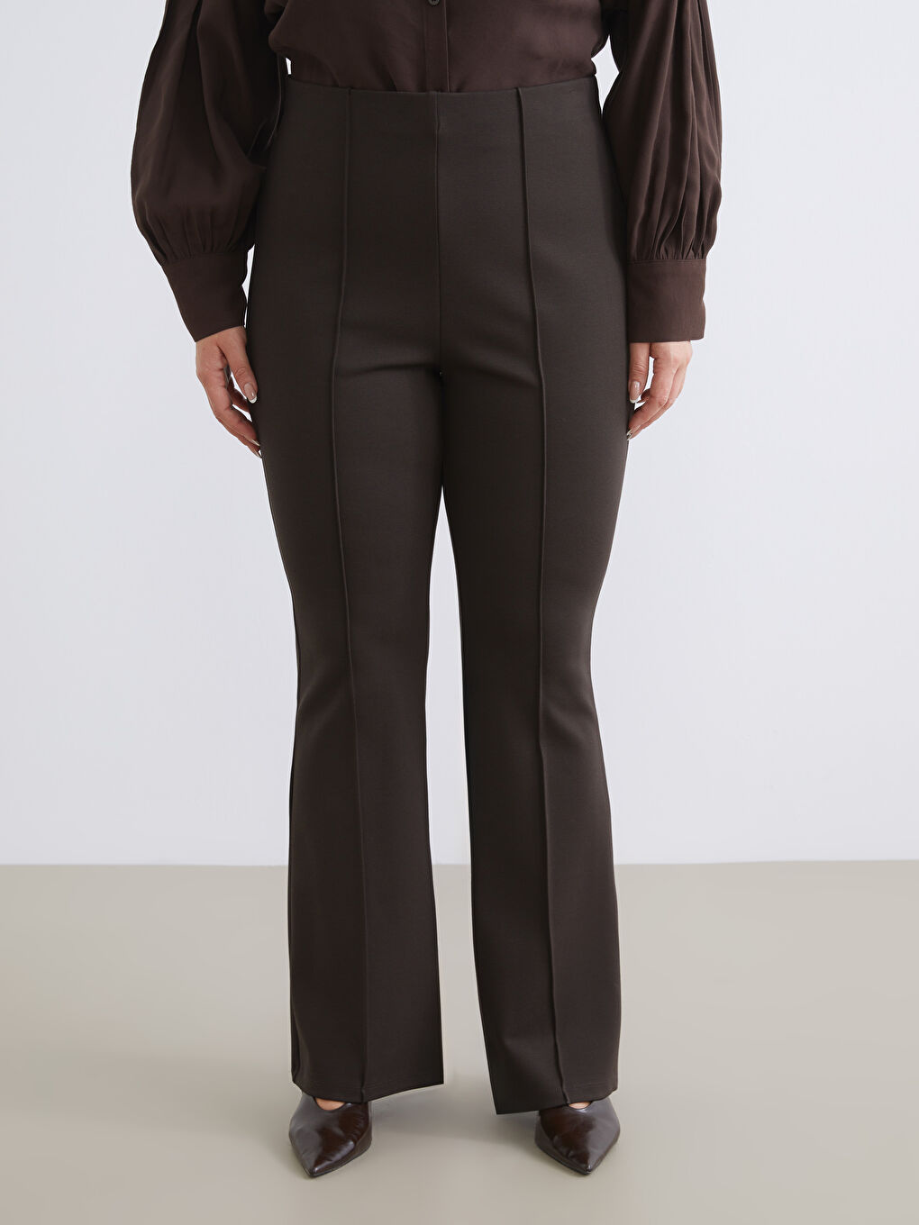 Kahverengi Beli Lastikli İspanyol Paça Kadın Pantolon-1