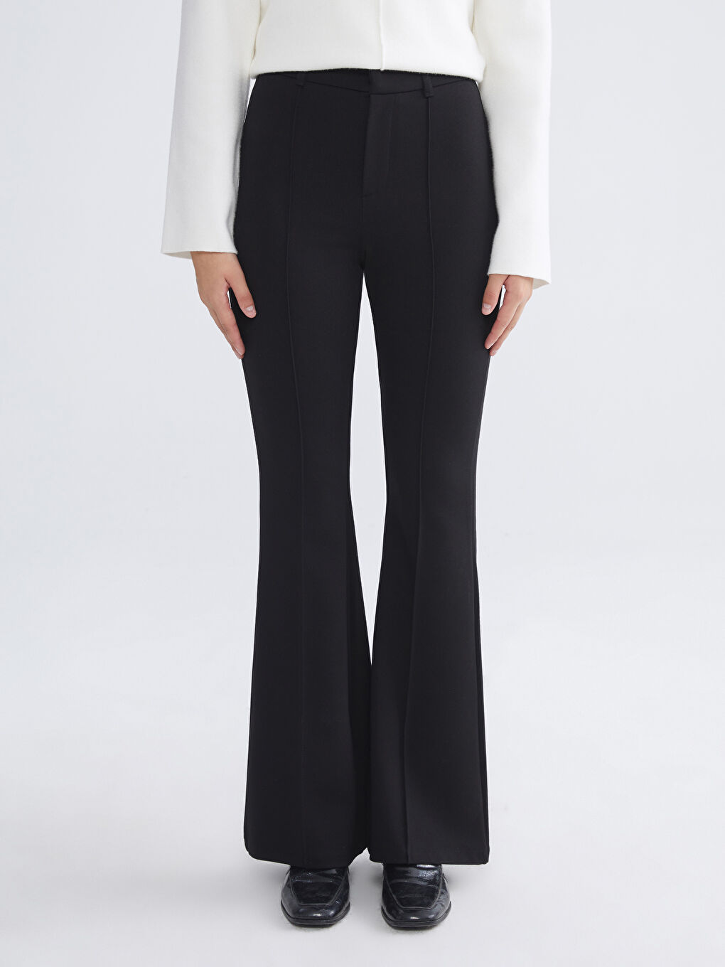 Siyah Dar Fit İspanyol Paça Kadın Pantolon-1