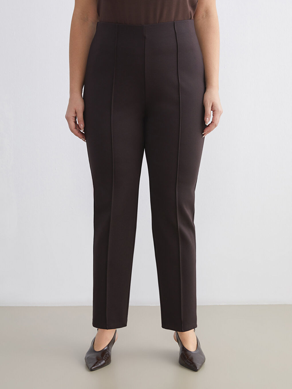 Carrot Fit Women's Trousers-5