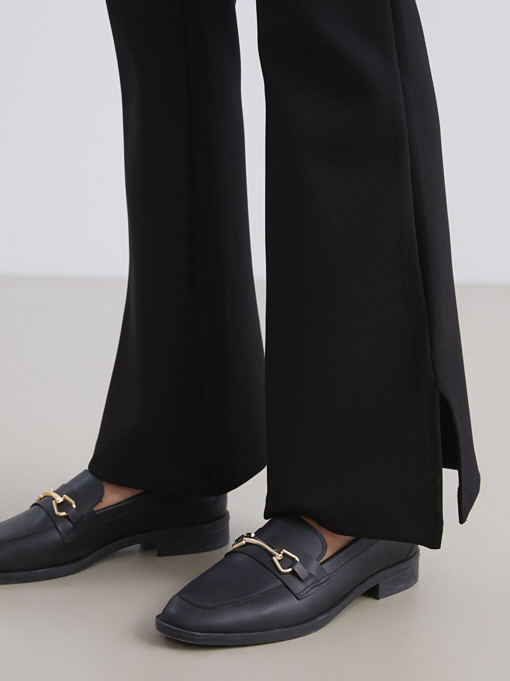 Siyah Beli Lastikli Geniş Paça Kadın Pantolon-3