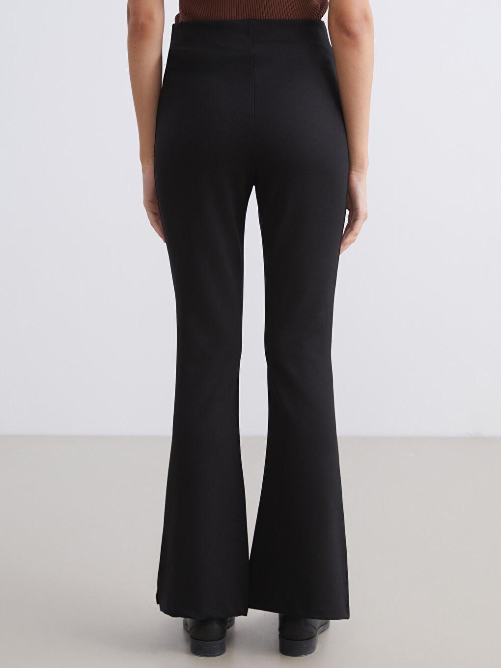 Siyah Beli Lastikli Geniş Paça Kadın Pantolon-4