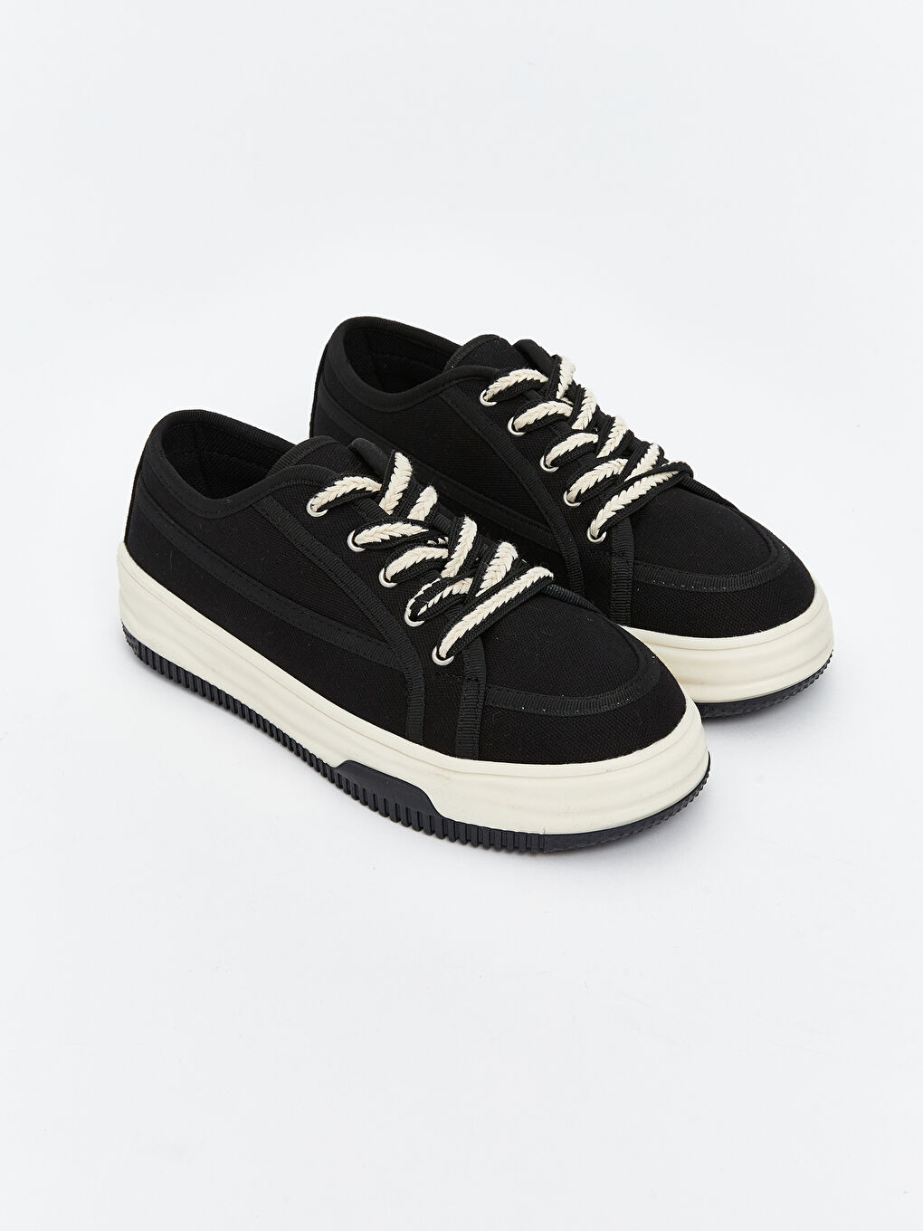 Siyah Bağcıklı Kadın Spor Ayakkabı