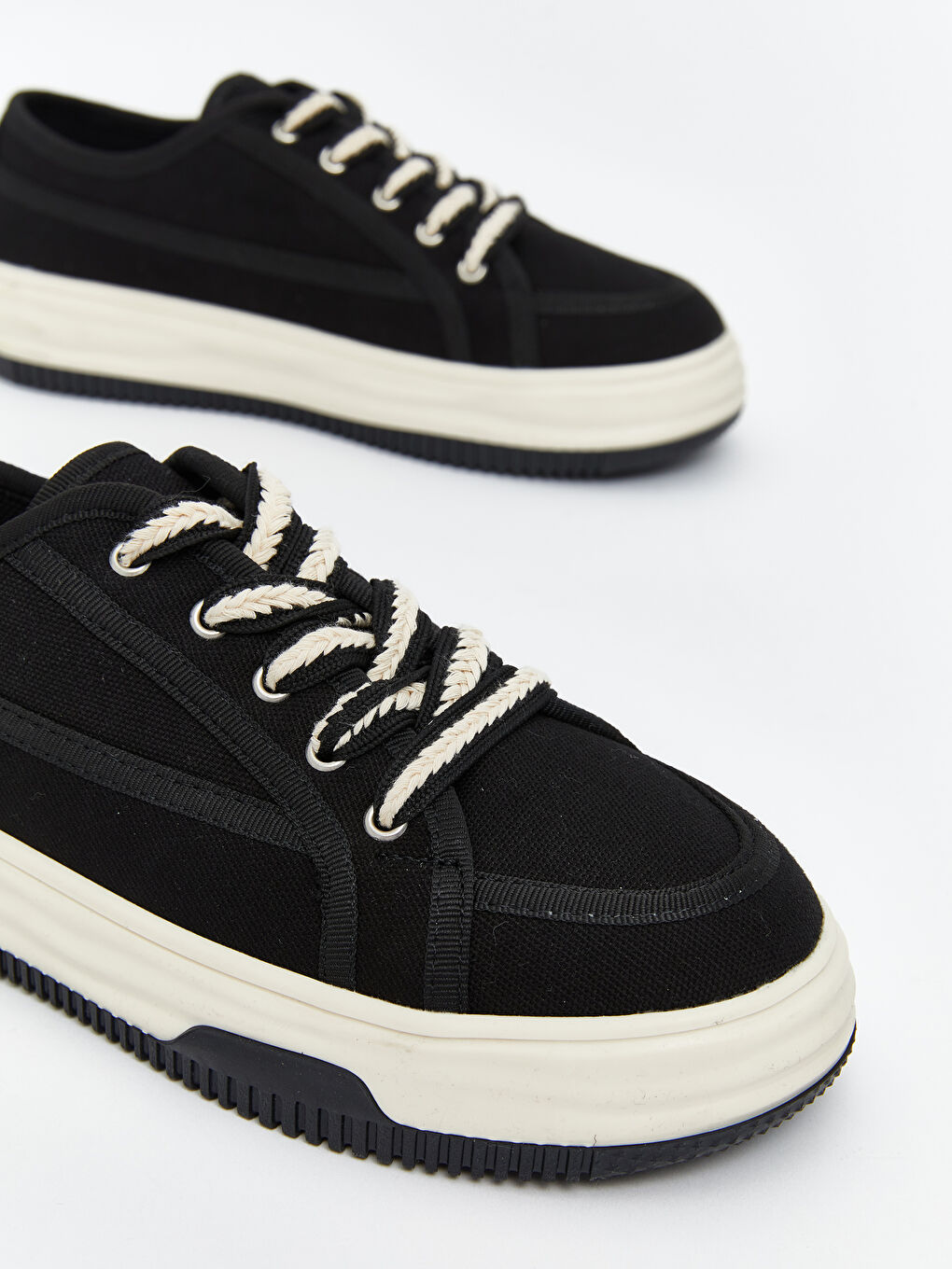 Siyah Bağcıklı Kadın Spor Ayakkabı-2