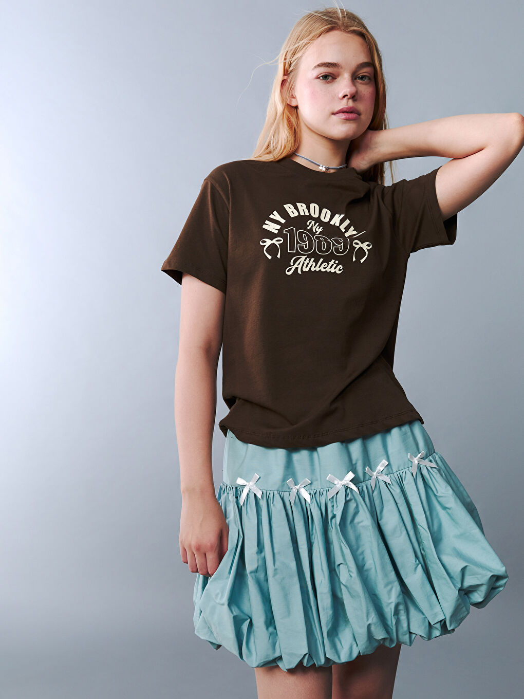 Kahverengi Bisiklet Yaka Genç Kız Tişört