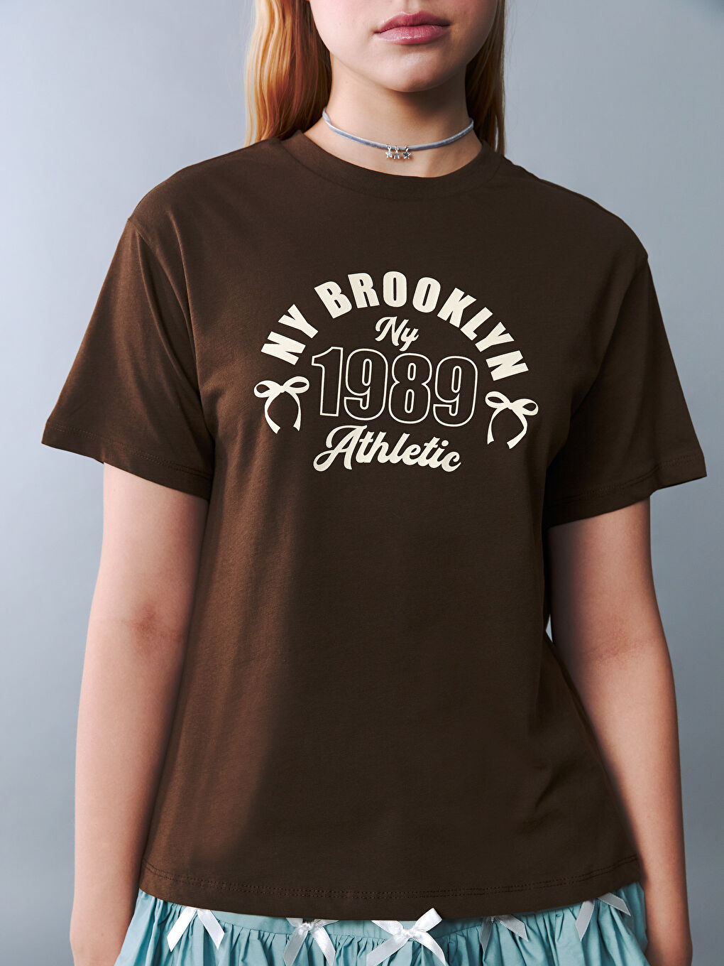 Kahverengi Bisiklet Yaka Genç Kız Tişört-2