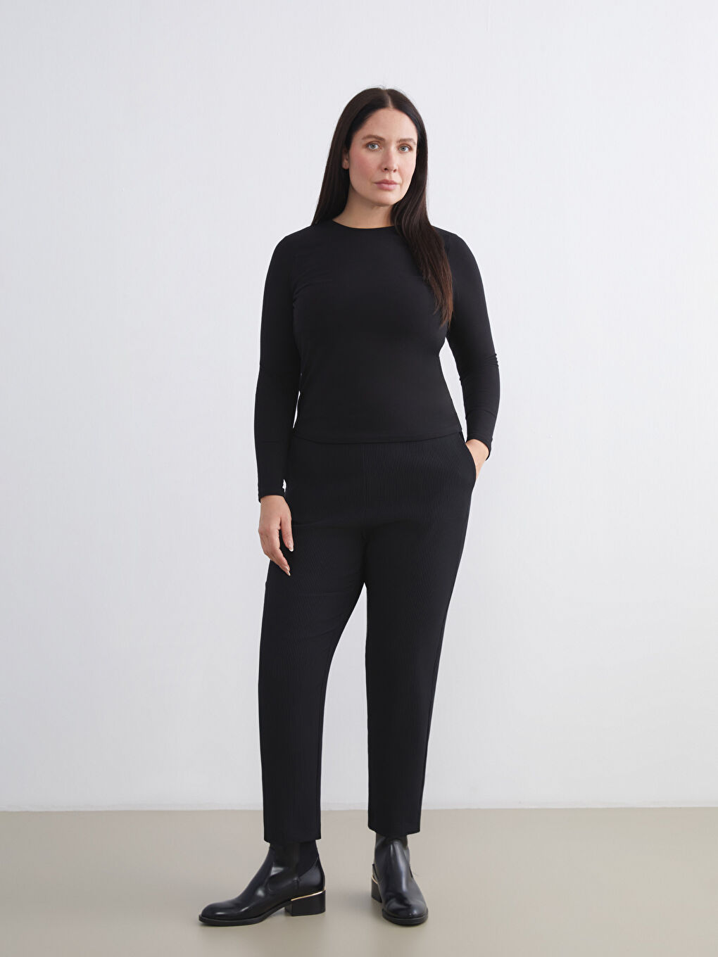 Elasticated Waist Textured Carrot Fit Women's Trousers-1