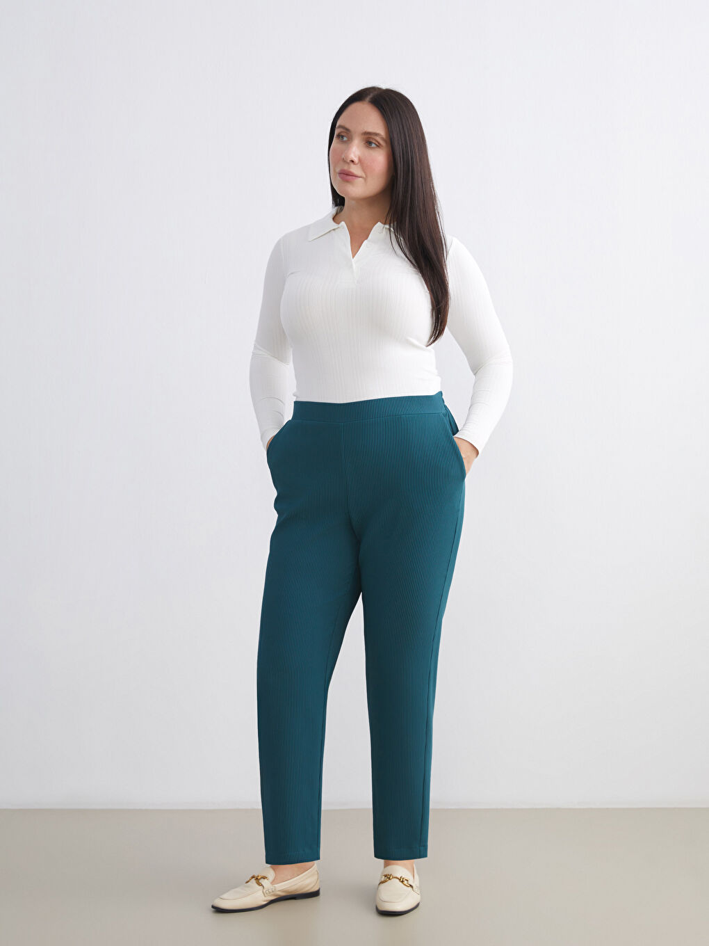 Petrol Beli Lastikli Havuç Kesim Dokulu Kadın Pantolon-1