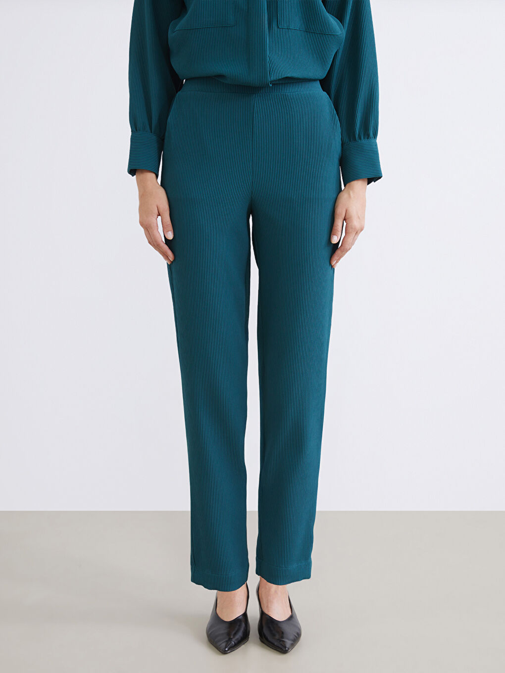 Petrol Beli Lastikli Havuç Kesim Dokulu Kadın Pantolon-2