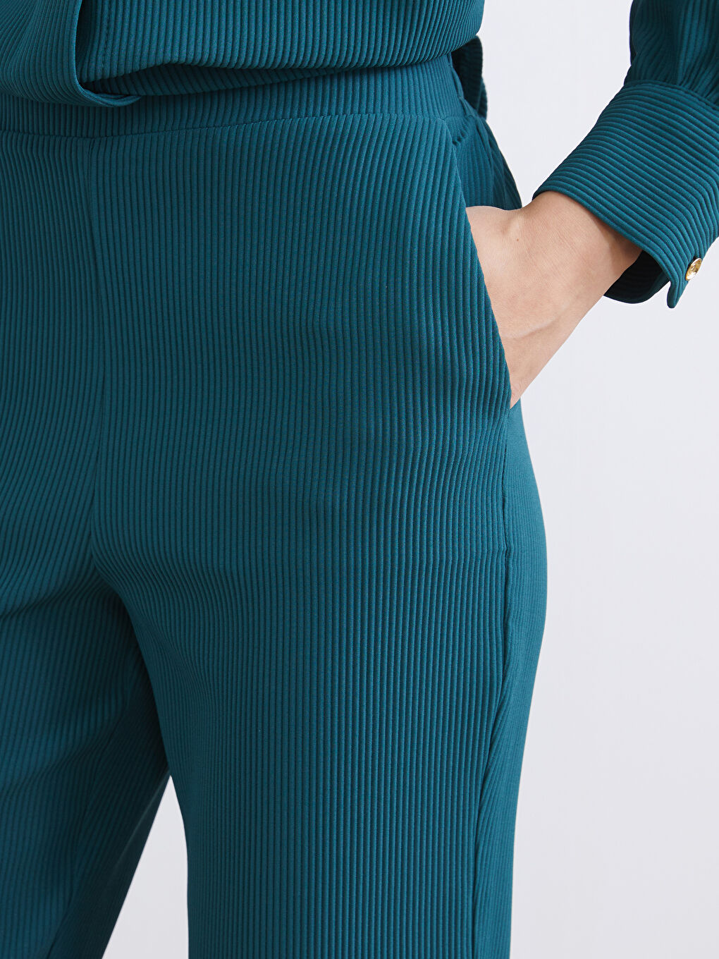 Petrol Beli Lastikli Havuç Kesim Dokulu Kadın Pantolon-3