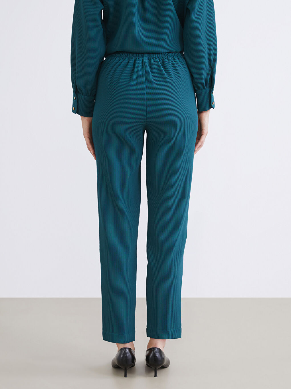 Petrol Beli Lastikli Havuç Kesim Dokulu Kadın Pantolon-4